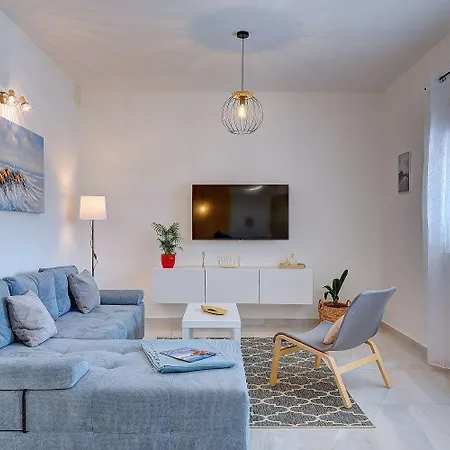 Apartment Mit Grossem Garten, Spielbereich *