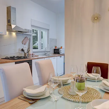 Mit Grossem Garten, Spielbereich Appartement Ližnjan