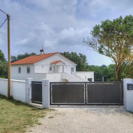 Apartment Mit Grossem Garten, Spielbereich *