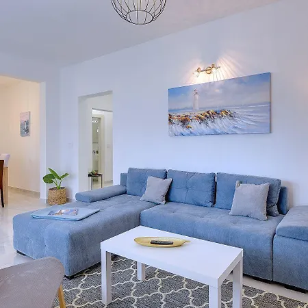Mit Grossem Garten, Spielbereich Appartement